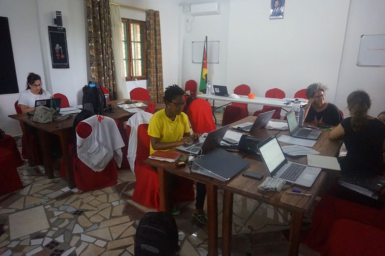 MSF staff working at the cholera treatment centre near Dondo