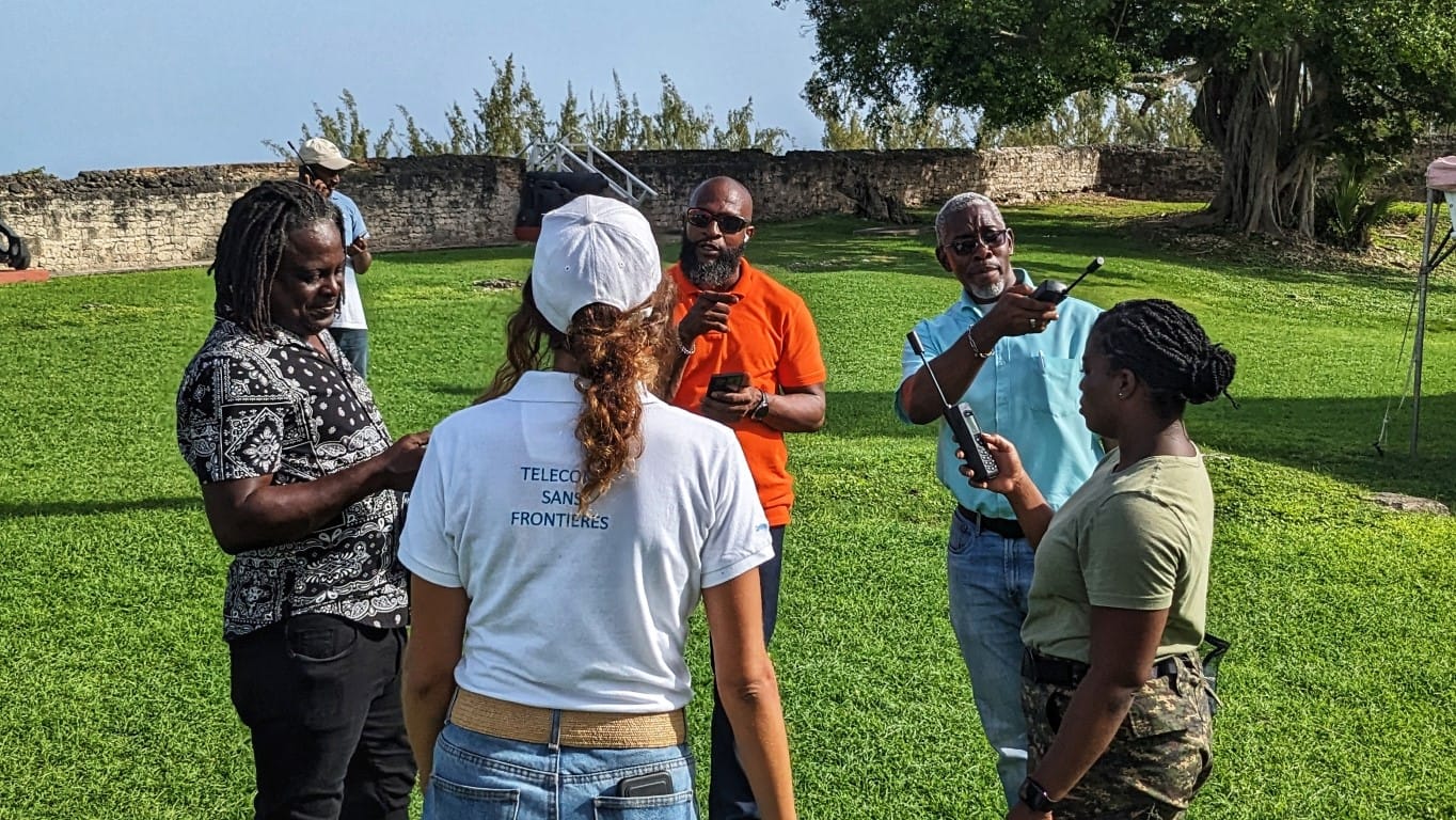 Formation aux télécoms d'urgence aux Barbades